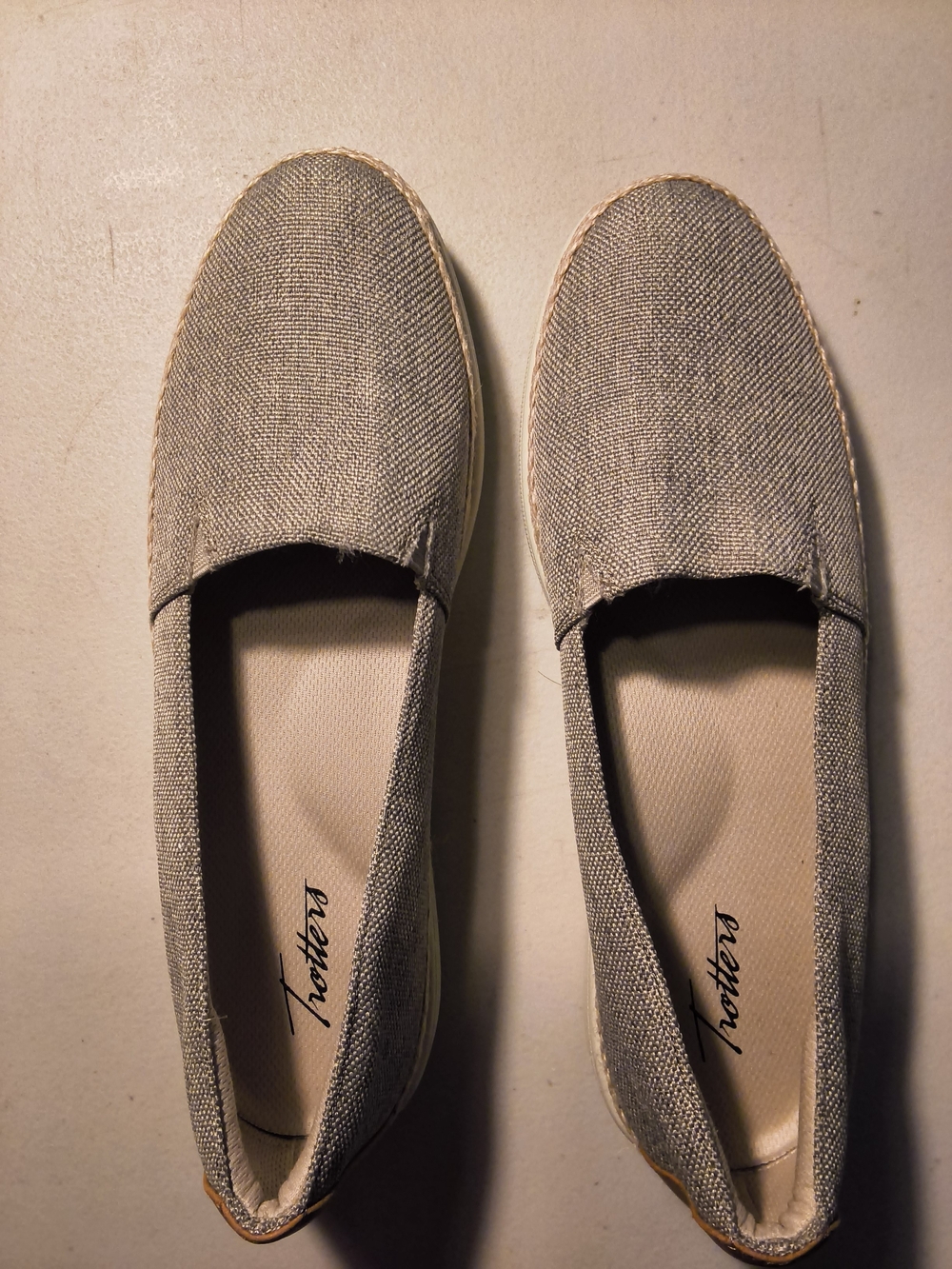 Trotters Women's Slip-On Canvas Loafers in Light Gray